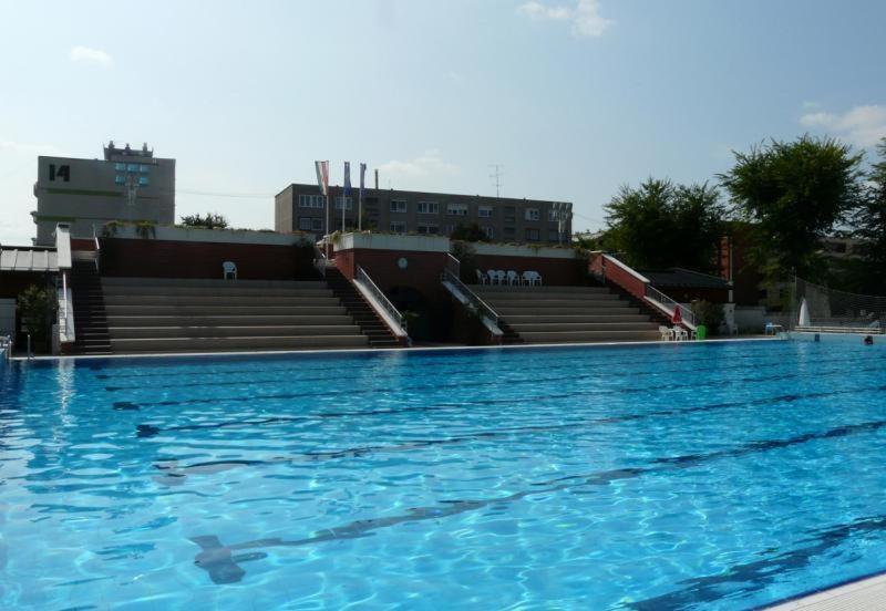 مبيت وإفطار Cegléd Cvse Clubhaz Es Panzio المظهر الخارجي الصورة